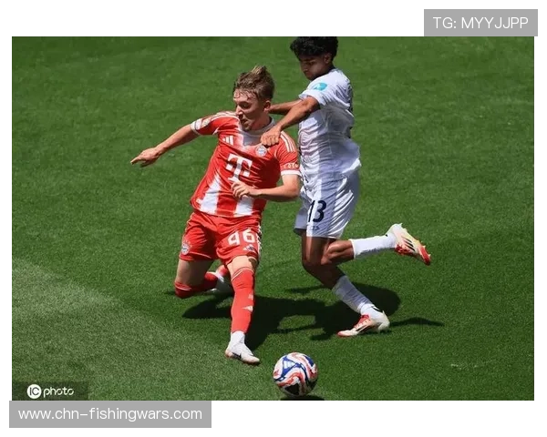 拜仁慕尼黑与年轻球员伦纳特-卡尔续约谈判